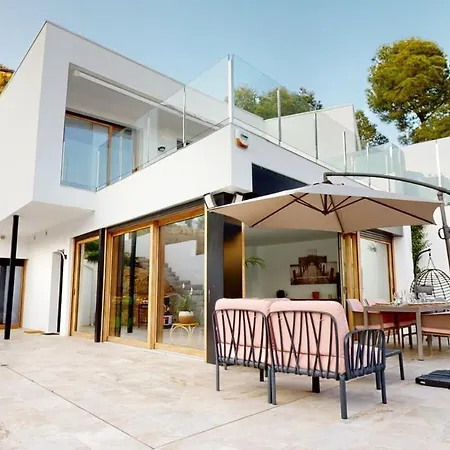 Maison, Piscine, Plage, Commerce Restaurant *